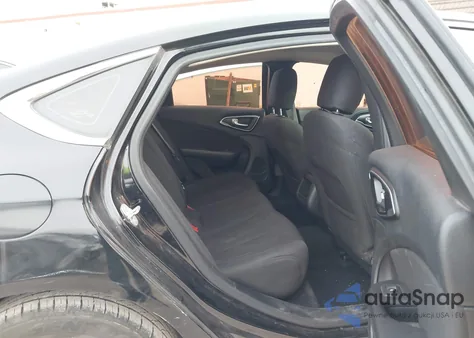 2015 Chrysler 200 Limited z USA, uszkodzony, nr VIN 1C3CCCAB7FN666892